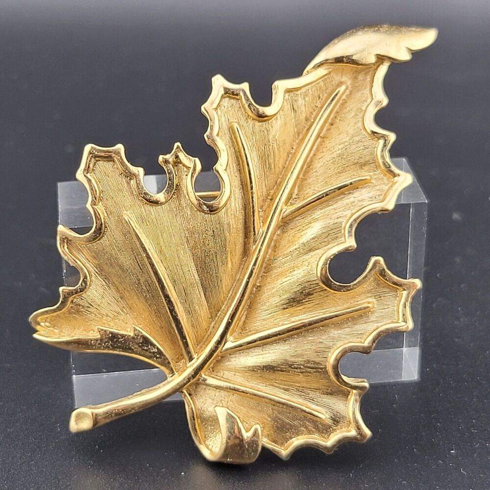 Vintage MCM Crown Trifari Gold Plated 3" 🍃Maple Leaf Brooch Pin